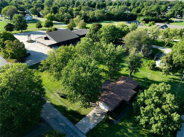 500 N 4th Street, Hiawatha, KS 66434