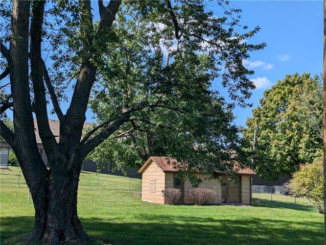 500 N 4th Street, Hiawatha, KS 66434