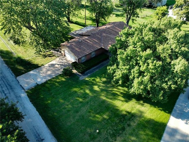 500 N 4th Street, Hiawatha, KS 66434