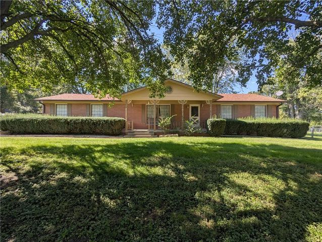 500 N 4th Street, Hiawatha, KS 66434