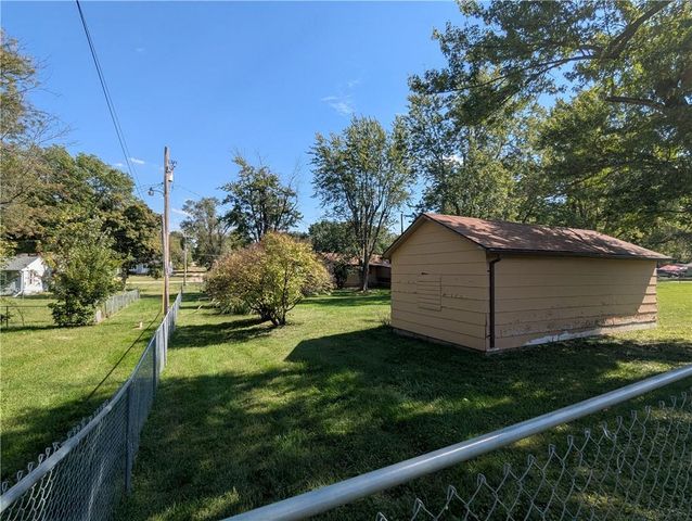 500 N 4th Street, Hiawatha, KS 66434