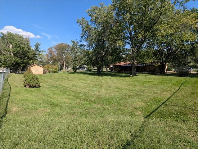 500 N 4th Street, Hiawatha, KS 66434