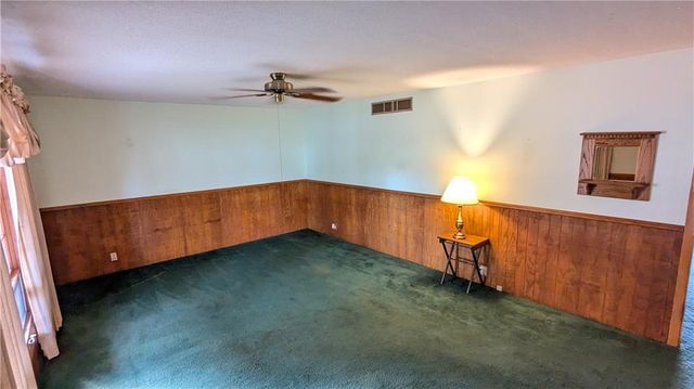500 N 4th Street, Hiawatha, KS 66434