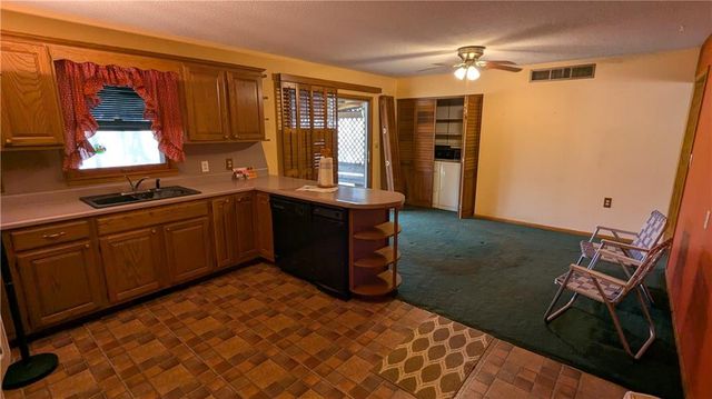 500 N 4th Street, Hiawatha, KS 66434