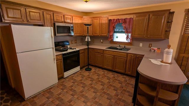 500 N 4th Street, Hiawatha, KS 66434