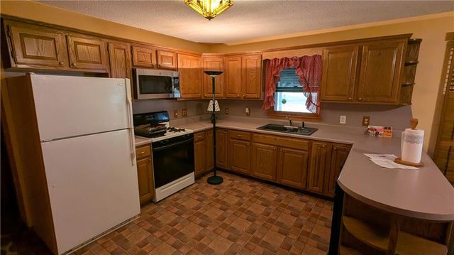 500 N 4th Street, Hiawatha, KS 66434