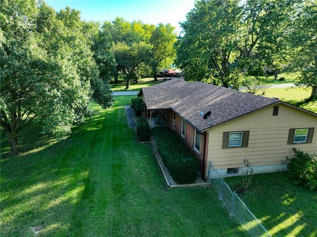 500 N 4th Street, Hiawatha, KS 66434