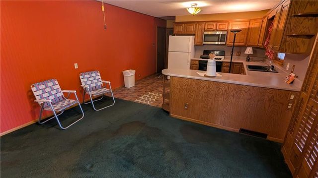 500 N 4th Street, Hiawatha, KS 66434