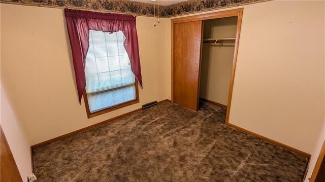 500 N 4th Street, Hiawatha, KS 66434