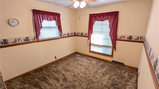 500 N 4th Street, Hiawatha, KS 66434