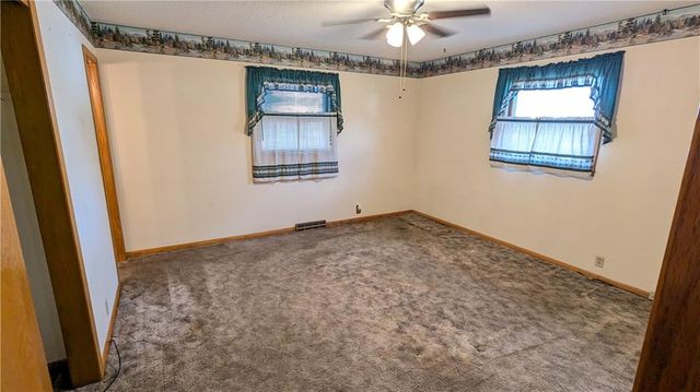 500 N 4th Street, Hiawatha, KS 66434