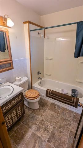 500 N 4th Street, Hiawatha, KS 66434