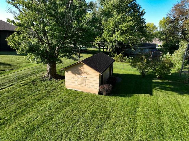 500 N 4th Street, Hiawatha, KS 66434