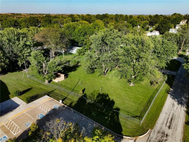 500 N 4th Street, Hiawatha, KS 66434