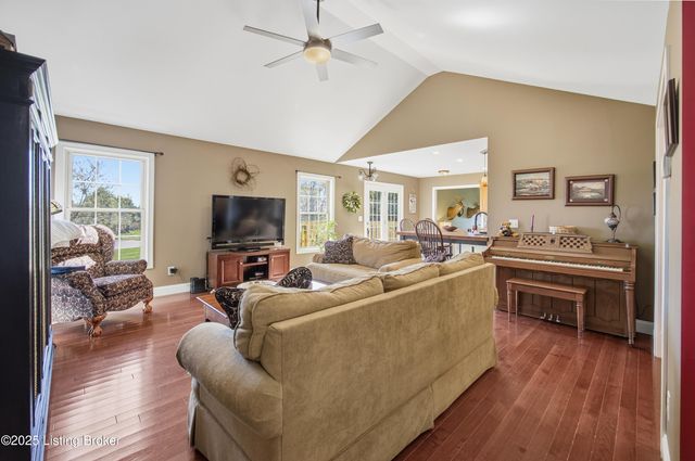 5109 Pebble Beach Ct, Lawrenceburg, KY 40342