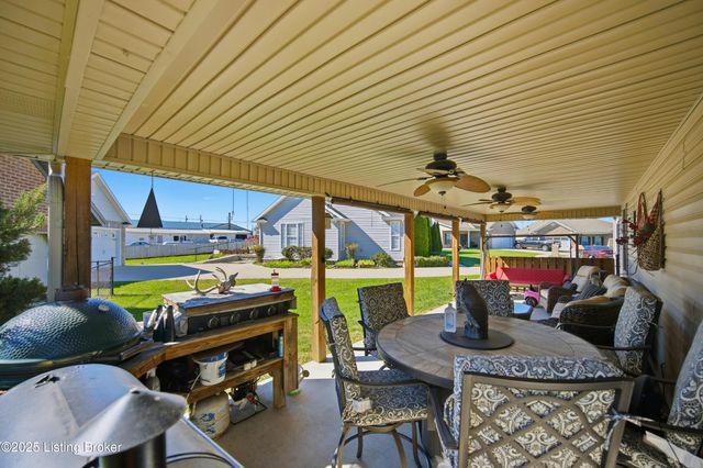 5109 Pebble Beach Ct, Lawrenceburg, KY 40342