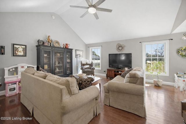 5109 Pebble Beach Ct, Lawrenceburg, KY 40342