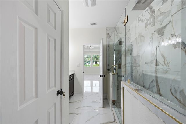 142 S 11th St, Aransas Pass, TX 78336