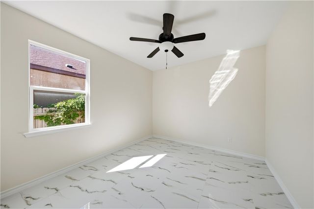 142 S 11th St, Aransas Pass, TX 78336