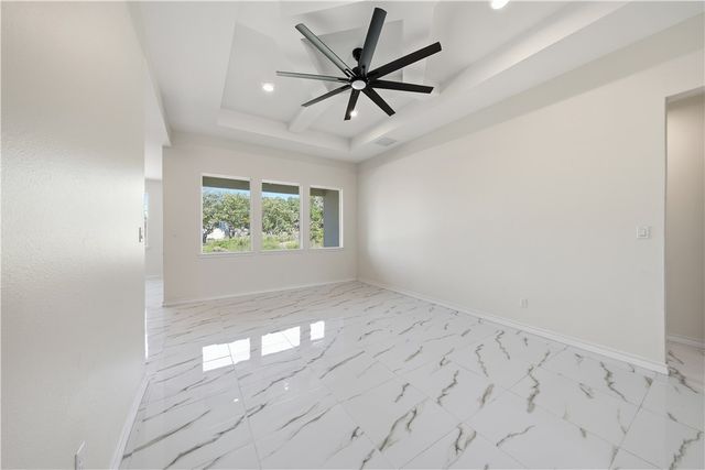 142 S 11th St, Aransas Pass, TX 78336