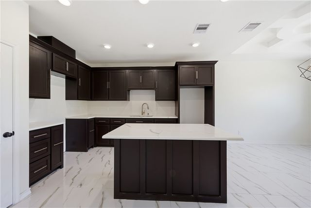 142 S 11th St, Aransas Pass, TX 78336