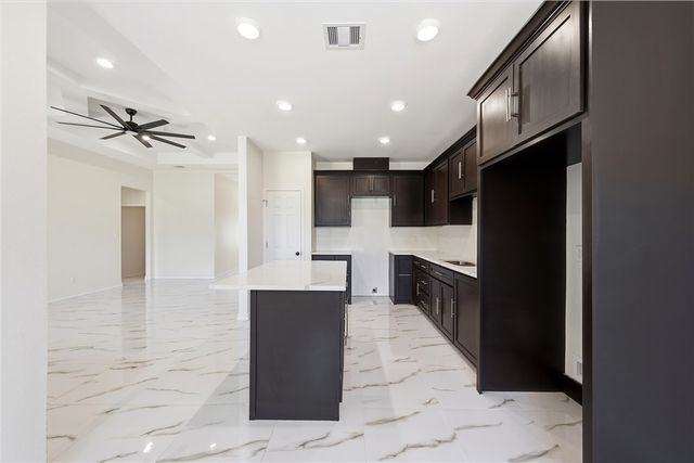 142 S 11th St, Aransas Pass, TX 78336