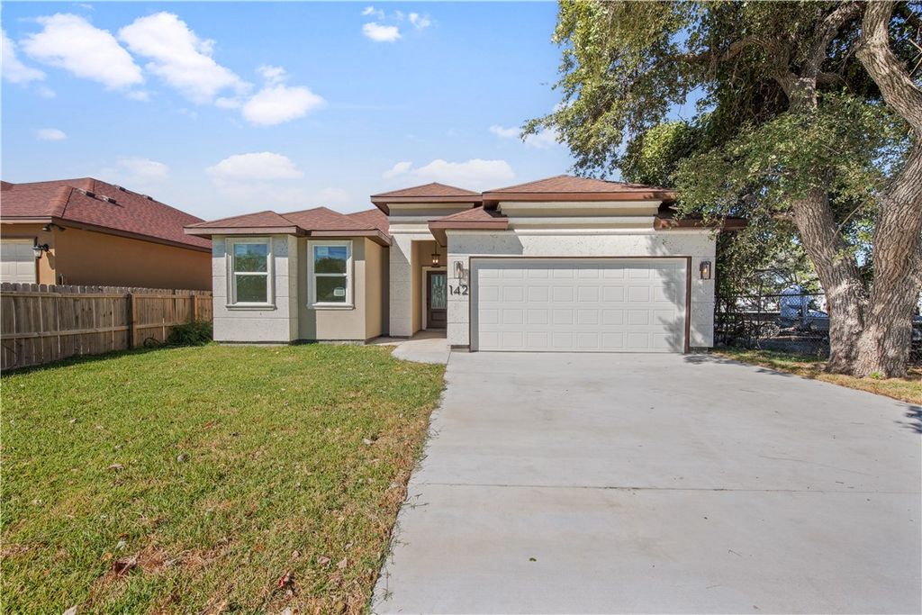 142 S 11th St, Aransas Pass, TX 78336