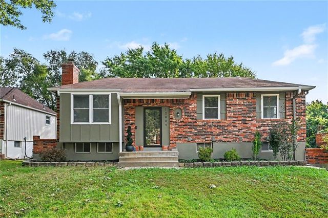 12809 S RAINTREE Drive, Olathe, KS 66062