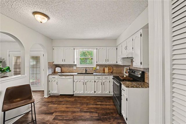 12809 S RAINTREE Drive, Olathe, KS 66062