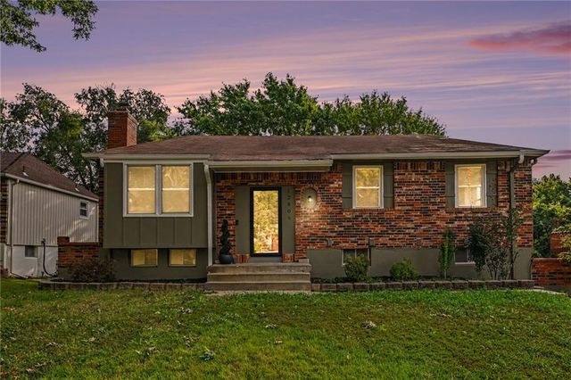 12809 S RAINTREE Drive, Olathe, KS 66062