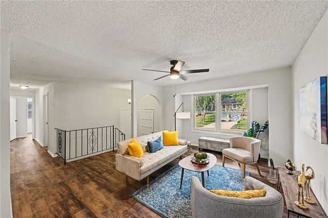12809 S RAINTREE Drive, Olathe, KS 66062