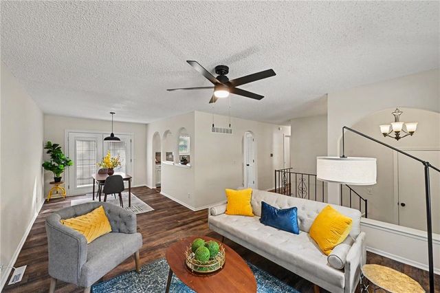 12809 S RAINTREE Drive, Olathe, KS 66062