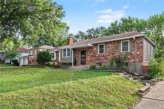 12809 S RAINTREE Drive, Olathe, KS 66062