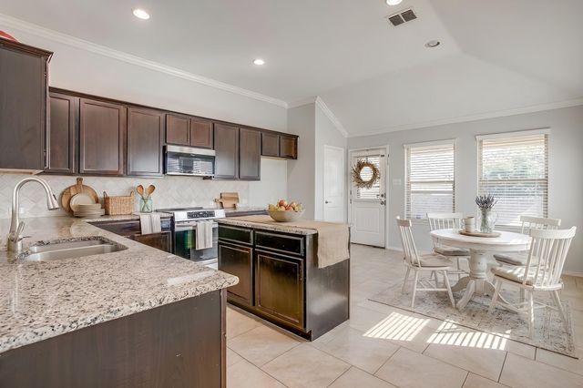 377 Coral Vine Lane, Burleson, TX 76028