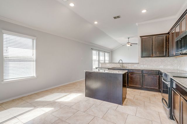 377 Coral Vine Lane, Burleson, TX 76028