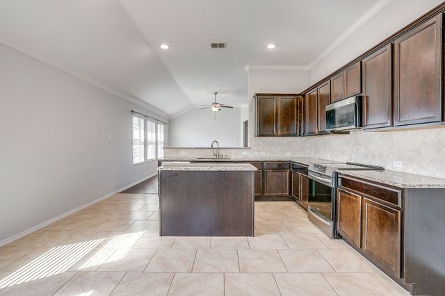 377 Coral Vine Lane, Burleson, TX 76028