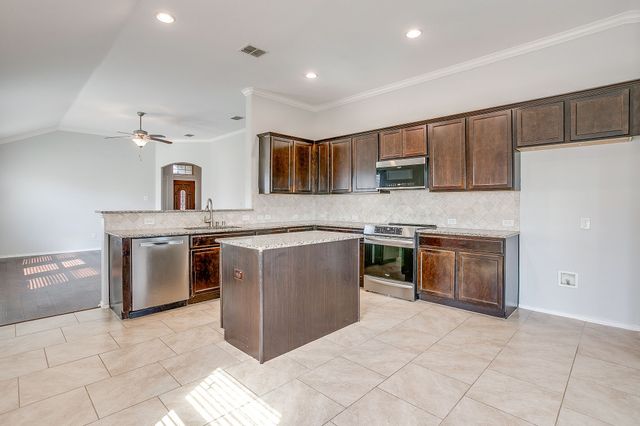 377 Coral Vine Lane, Burleson, TX 76028