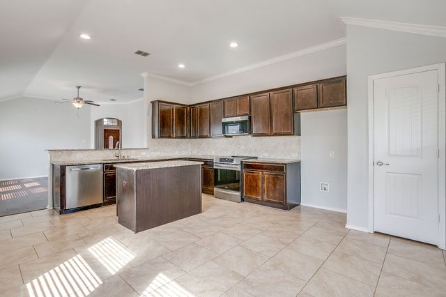 377 Coral Vine Lane, Burleson, TX 76028