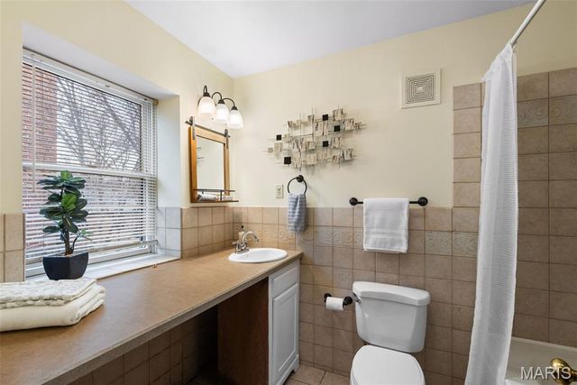 7615 Stanford Avenue, St Louis, MO 63130