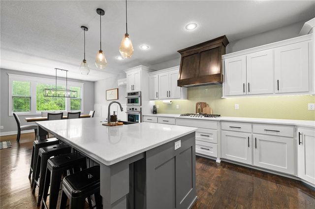 2104 Foxtail Drive, Kearney, MO 64060