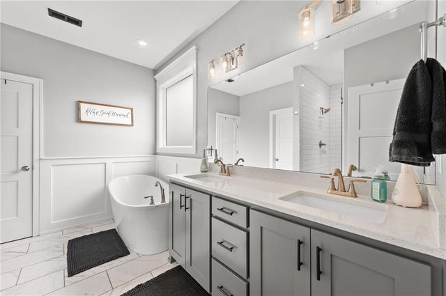 2104 Foxtail Drive, Kearney, MO 64060