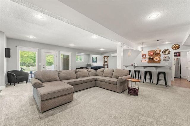 2104 Foxtail Drive, Kearney, MO 64060