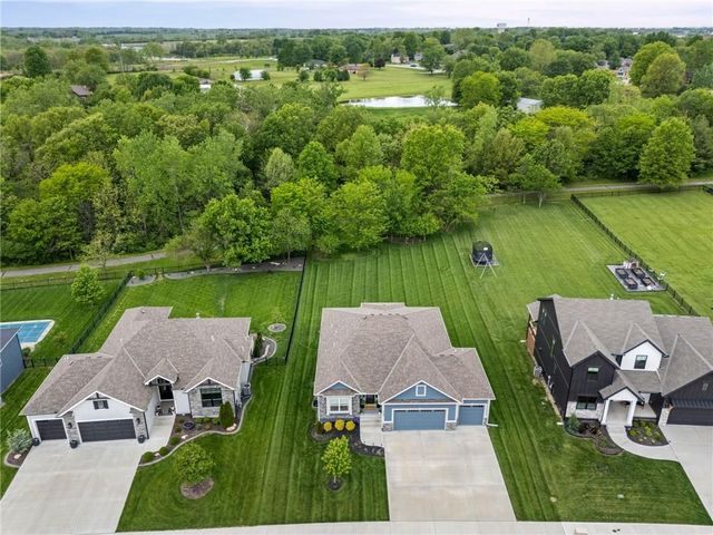 2104 Foxtail Drive, Kearney, MO 64060