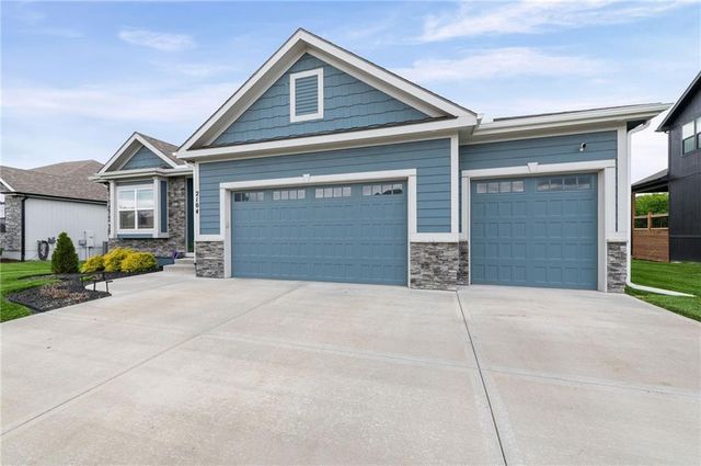 2104 Foxtail Drive, Kearney, MO 64060