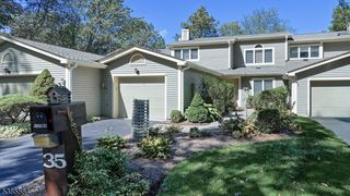 35 Stone Row Ln, Jefferson Twp., NJ 07438