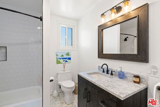 3792 Colonial Avenue, Los Angeles, CA 90066