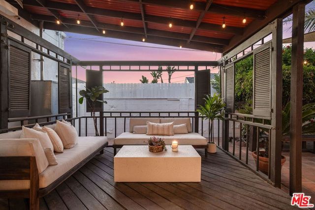 3792 Colonial Avenue, Los Angeles, CA 90066