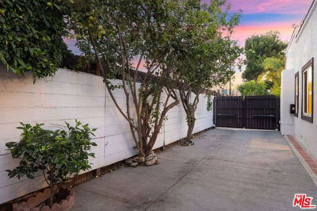 3792 Colonial Avenue, Los Angeles, CA 90066
