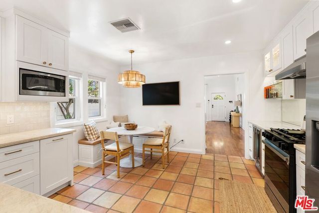 3792 Colonial Avenue, Los Angeles, CA 90066