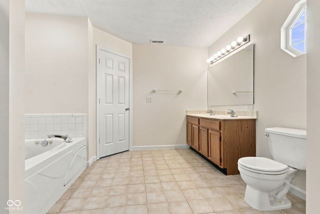 6538 Abby Lane, Zionsville, IN 46077